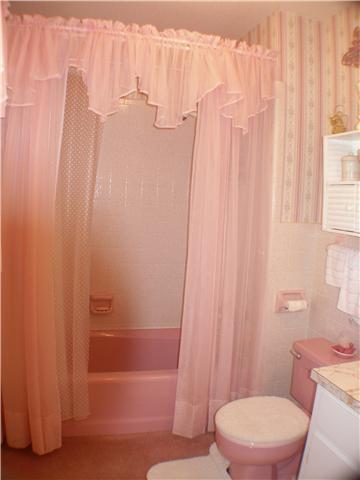 1077 Liberty Road Winchester, TN 37398 - Photo 16 of 20 Master bedroom has tile tub/shower combo.