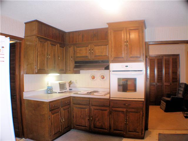 1077 Liberty Road Winchester, TN 37398 - Photo 10 of 20 Kitchen appliances stay. Flooring is vinyl.