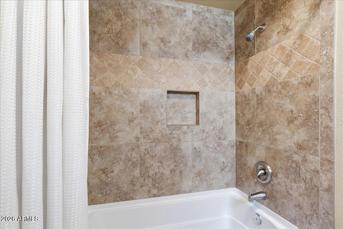 435 West Rio Salado Parkway, Unit 111 Tempe, AZ 85281 - Photo 23 of 44 a bathroom with a bathtub