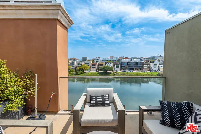 $1,149,000 | 6400 Pacific Avenue, Unit 306, Playa del Rey, CA 90293