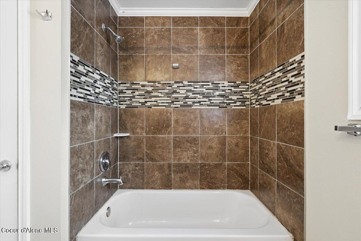 14425 Stevens Street Rathdrum, ID 83858 - Photo 17 of 30 Tub and Shower