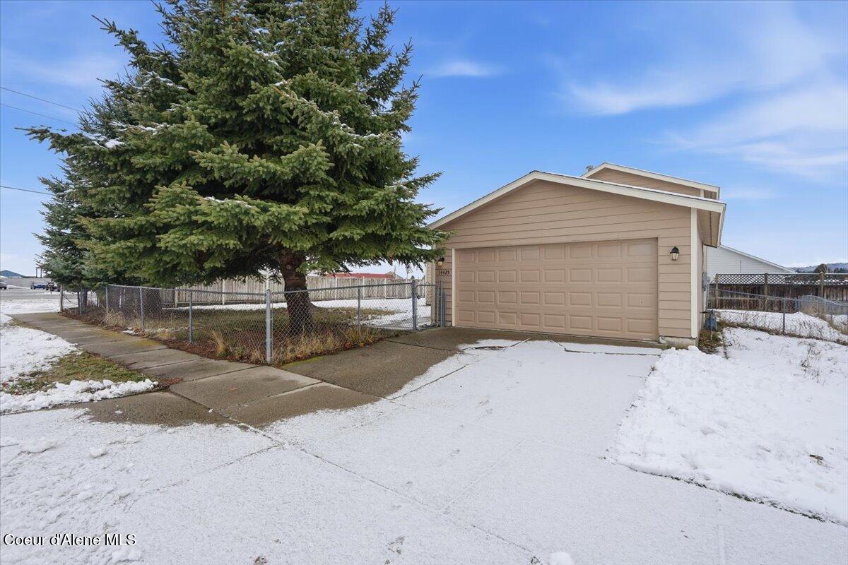 14425 Stevens Street Rathdrum, ID 83858 - Photo 4 of 30 Garage