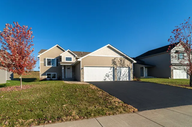 $369,200 | 944 Forest Edge Drive, Jordan, MN 55352
