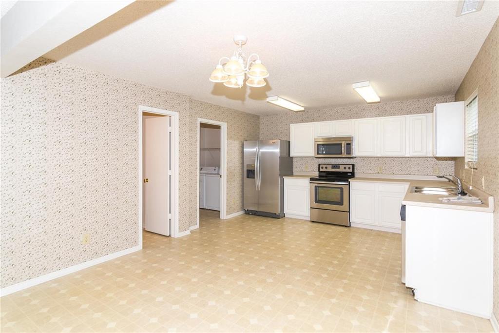 12726 White Rabbit Way Indianapolis, IN 46236 - Photo 6 of 21 Gallery Image 6