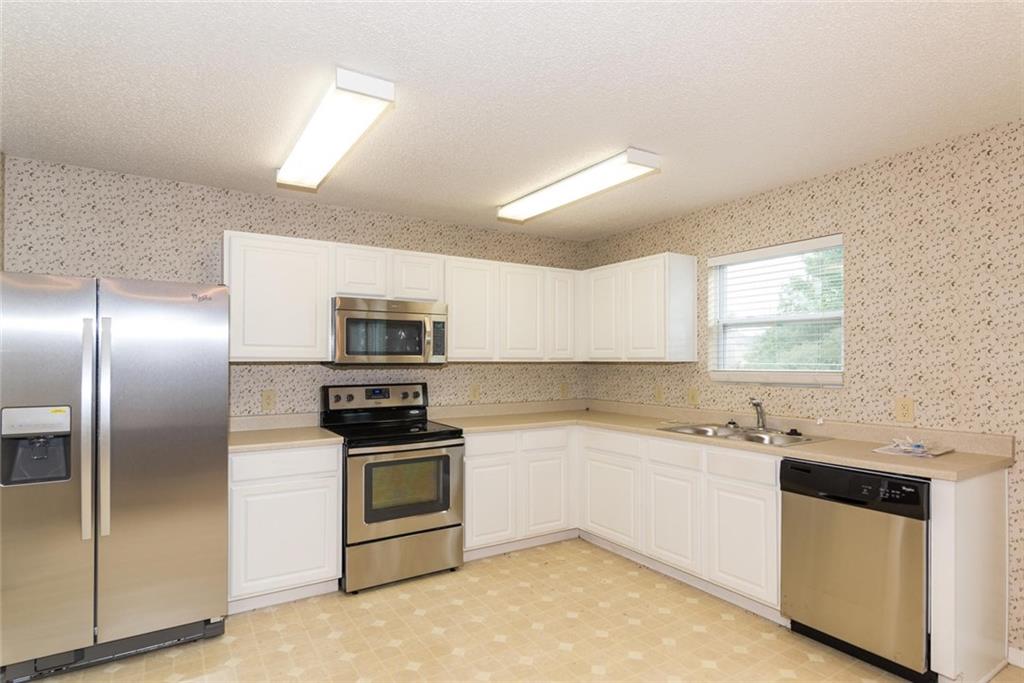 12726 White Rabbit Way Indianapolis, IN 46236 - Photo 7 of 21 Gallery Image 7