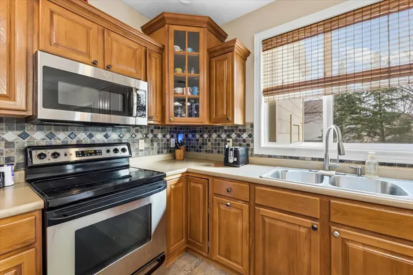 $525,000 | 2010 Strand Drive, Champaign, IL 61822