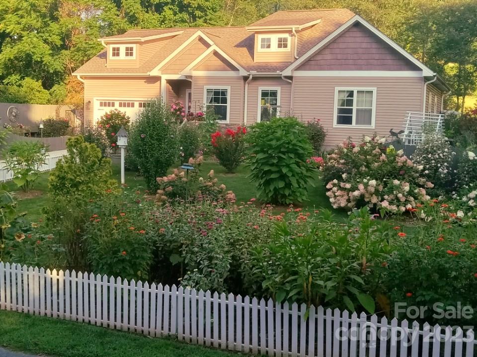 148 Freedom Road Hendersonville, NC 28792 - Photo 1 of 31 Gallery Image 1