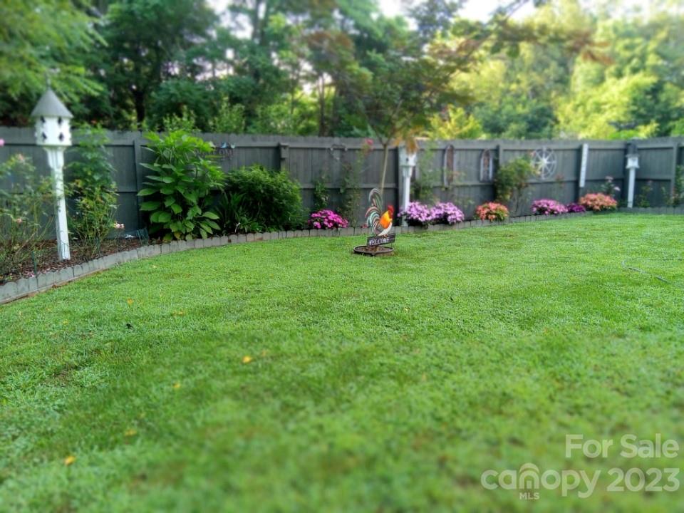 148 Freedom Road Hendersonville, NC 28792 - Photo 6 of 31 Gallery Image 6