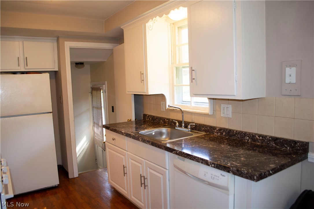4252 Stilmore Road Cleveland, OH 44121 - Photo 13 of 31