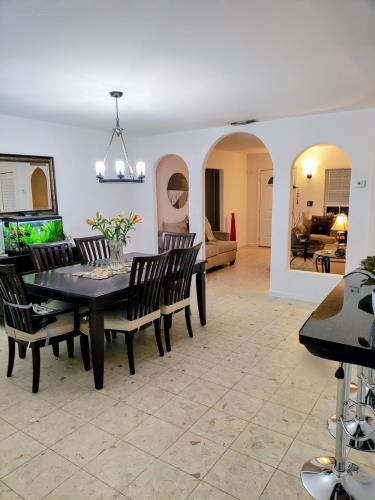 3124 Southwest 63rd Avenue Miami, FL 33155 - Photo 8 of 39