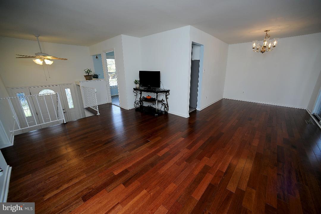 6015 Meriwether Lane Springfield, VA 22150 - Photo 6 of 32 living room