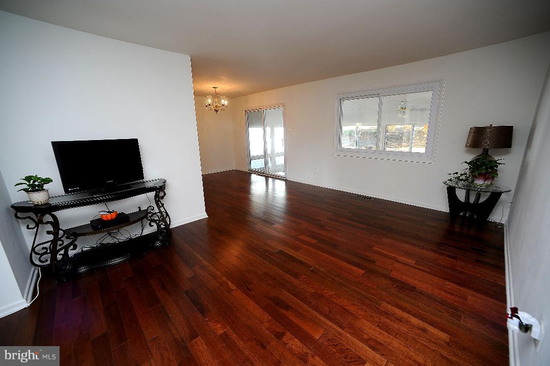 6015 Meriwether Lane Springfield, VA 22150 - Photo 7 of 32 living/dining room combo