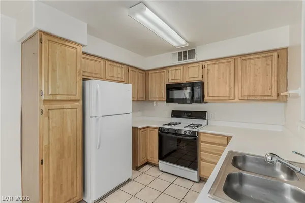 $1,250 | 5710 East Tropicana Avenue, Unit 1108, Las Vegas, NV 89122