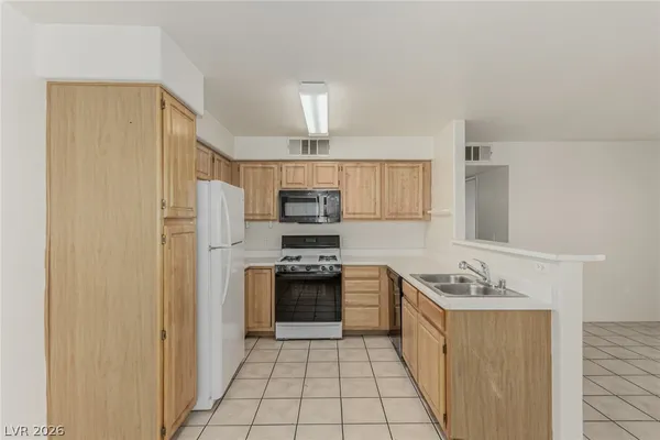 $1,250 | 5710 East Tropicana Avenue, Unit 1108, Las Vegas, NV 89122