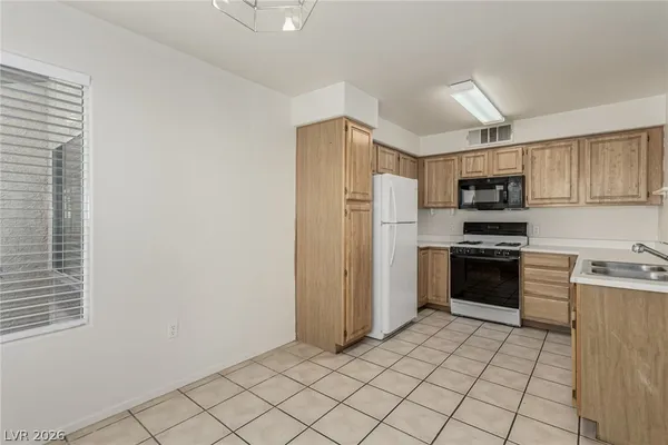 $1,250 | 5710 East Tropicana Avenue, Unit 1108, Las Vegas, NV 89122