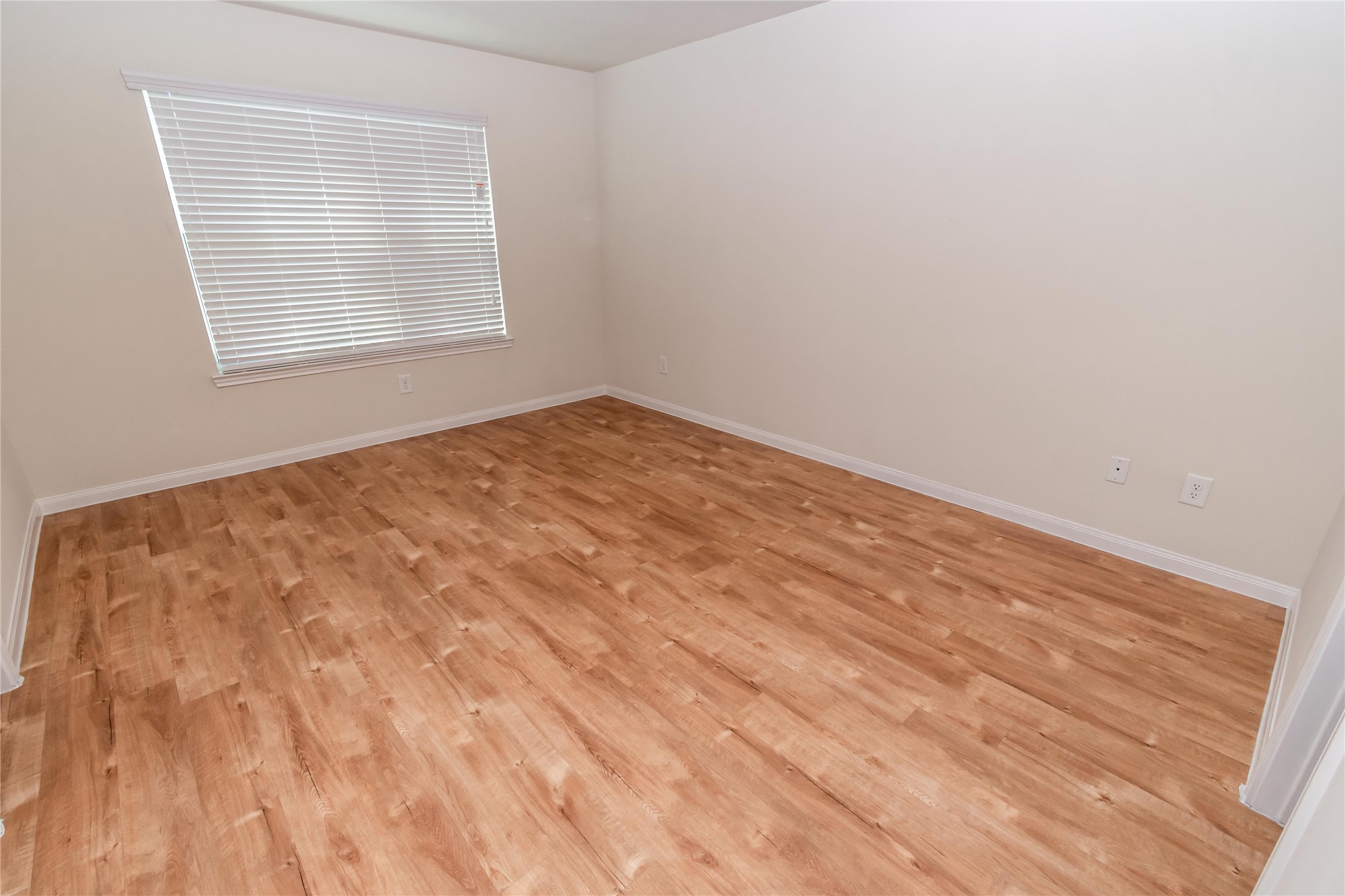 12622 Needles Nest Road Houston, TX 77038 - Photo 8 of 11 Photos may be representative of the floor plan and not the exact home. Finishes, layout, and features of the actual property for lease may vary.