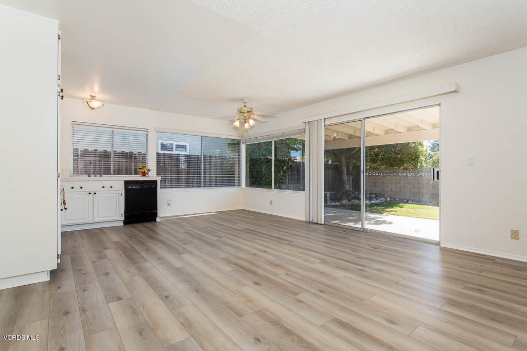 3904 Lecont Court Simi Valley, CA 93063 - Photo 5 of 35 05-3904 Lecont Court - HsHProd-4