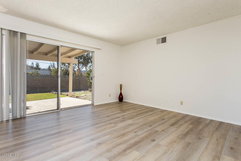 3904 Lecont Court Simi Valley, CA 93063 - Photo 6 of 35 06-3904 Lecont Court - HsHProd-9