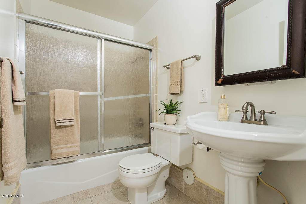 3904 Lecont Court Simi Valley, CA 93063 - Photo 10 of 35 3904 Lecont Court - HsHProd-10
