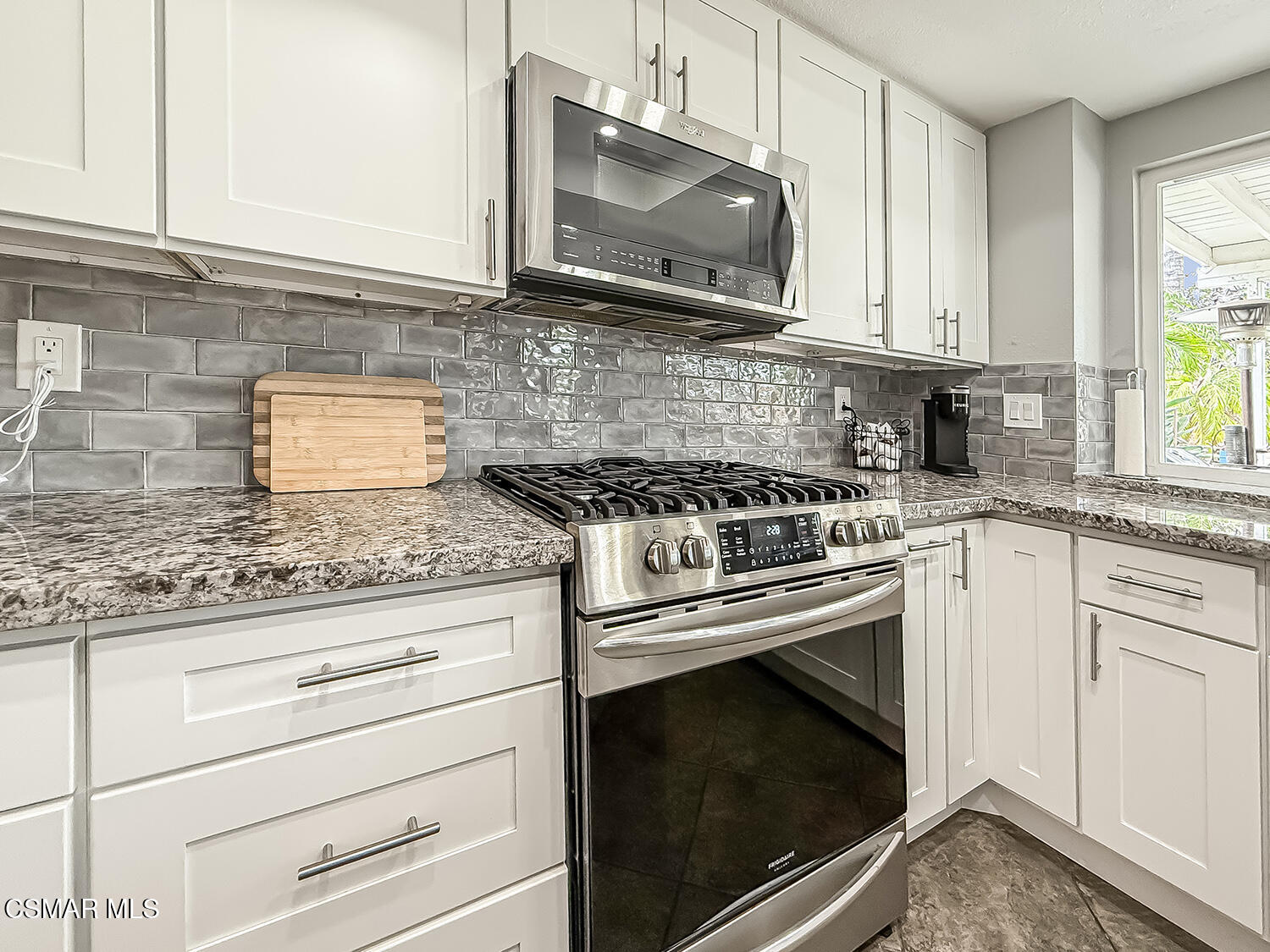7611 Teak Way Rancho Cucamonga, CA 91730 - Photo 22 of 54 cFamily and Kitchen8