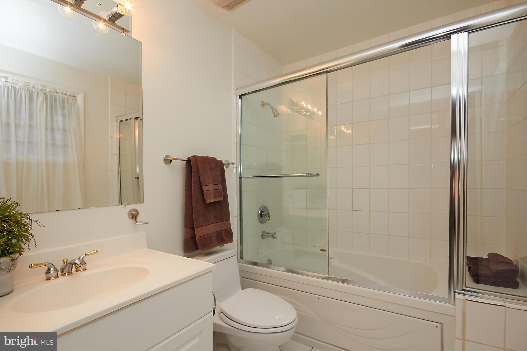 7614 Elgar Street Springfield, VA 22151 - Photo 14 of 30 Bath (Master)