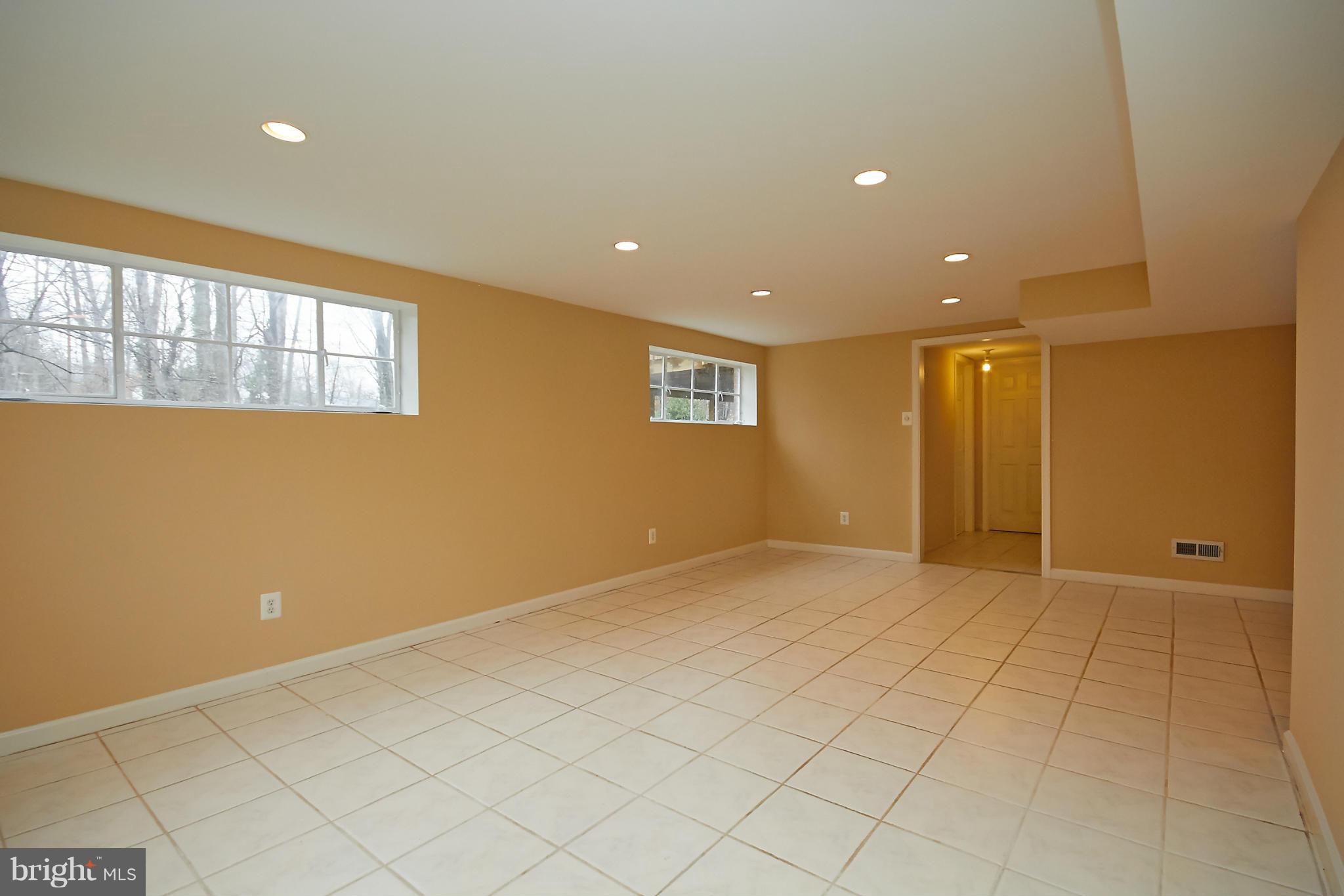 7614 Elgar Street Springfield, VA 22151 - Photo 21 of 30 Light & Bright Rec Room