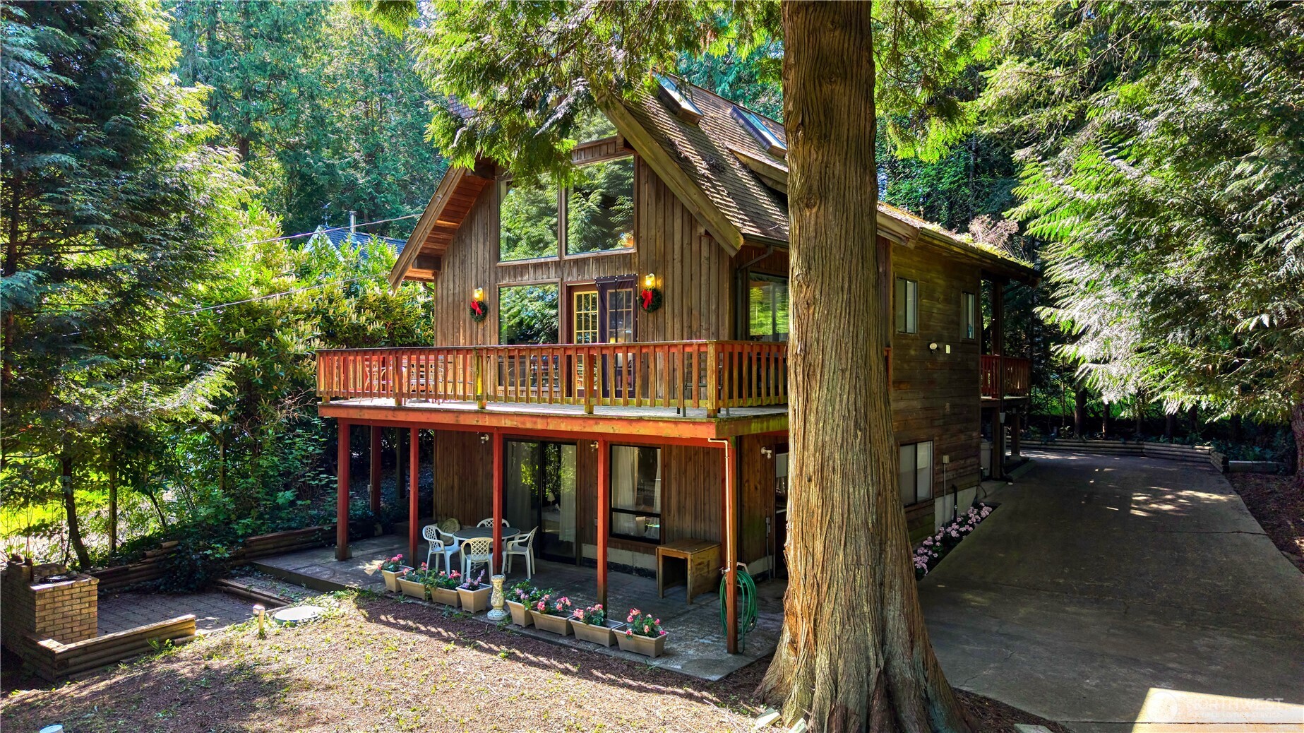 1881 Cliff Road Point Roberts, WA 98281 - Photo 1 of 36 Gallery Image 1