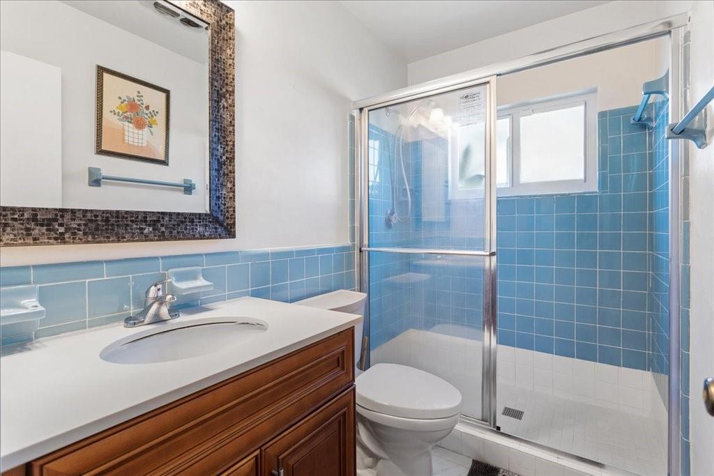 6800 Northwest 75th Drive Tamarac, FL 33321 - Photo 11 of 20 a bathroom with a sink toilet and shower