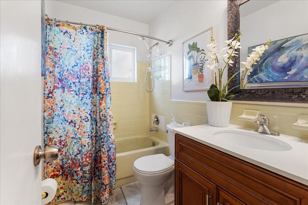 6800 Northwest 75th Drive Tamarac, FL 33321 - Photo 14 of 20 a bathroom with a sink toilet and shower