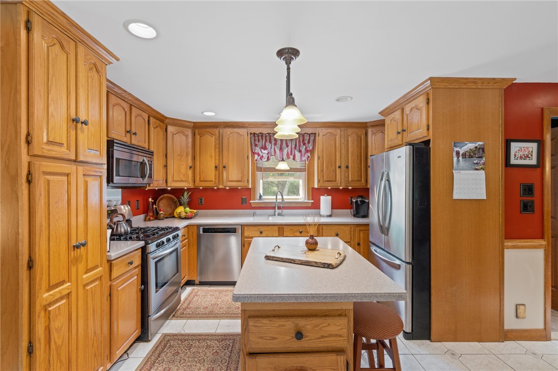 19 Trap Road Glocester, RI 02857 - Photo 6 of 32