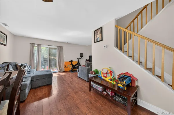 $339,999 | 83 Lois Lane, Monroe, NY 10950