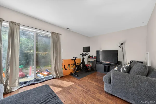 $339,999 | 83 Lois Lane, Monroe, NY 10950