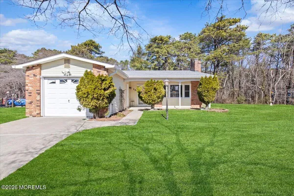 $425,000 | 13 Tudor Court, Brick, NJ 08723