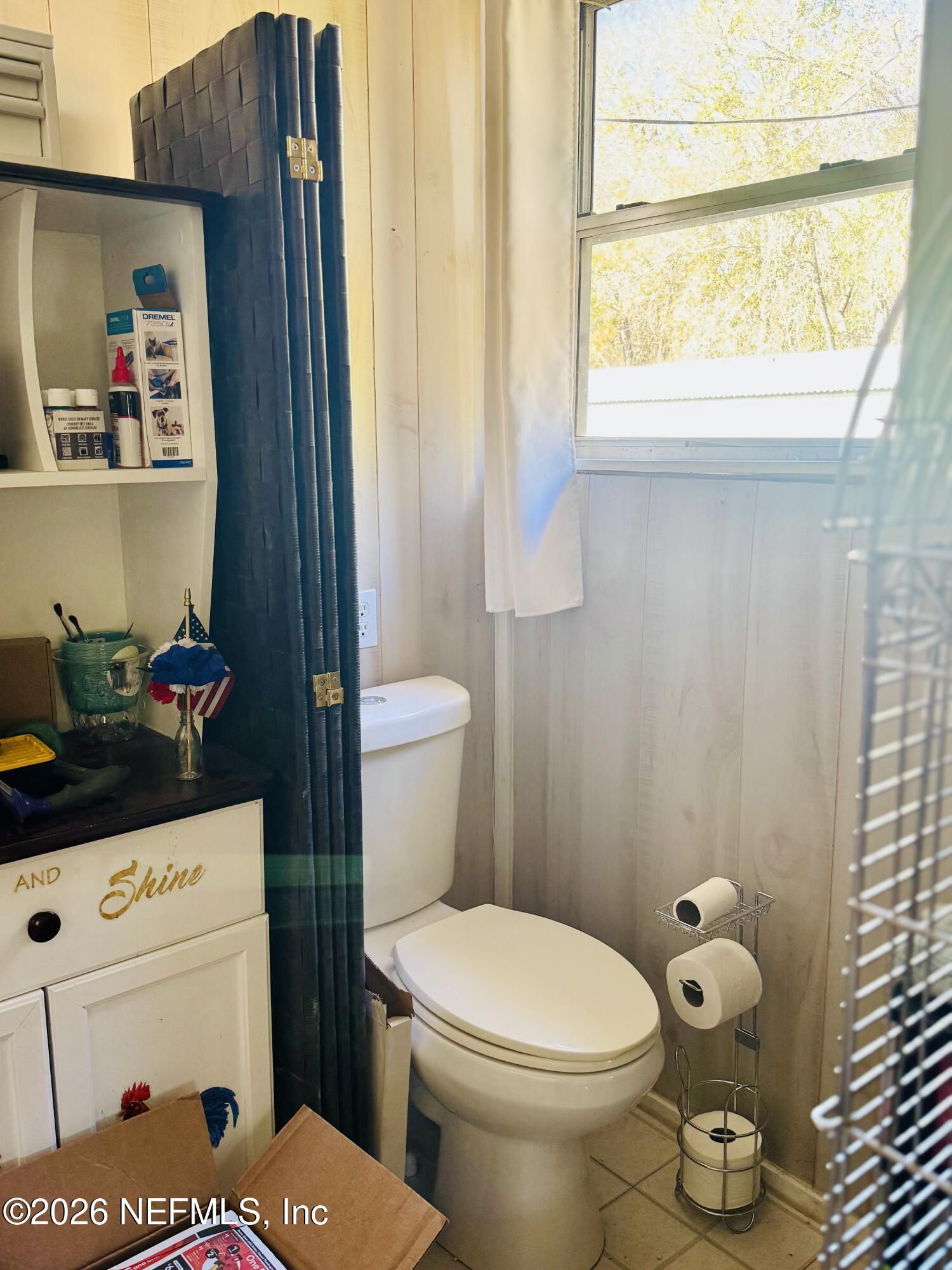 4700 Berry Court Keystone Heights, FL 32656 - Photo 33 of 65 a bathroom with a toilet and a shower curtain