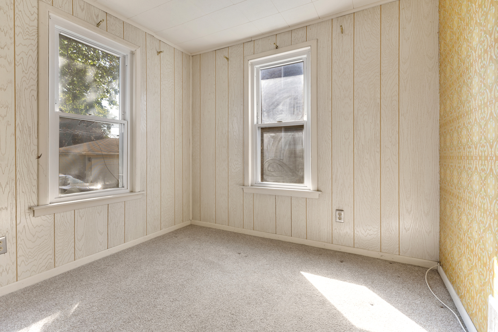 4601 Eberly Avenue Brookfield, IL 60513 - Photo 13 of 22 a view of an empty room with a window