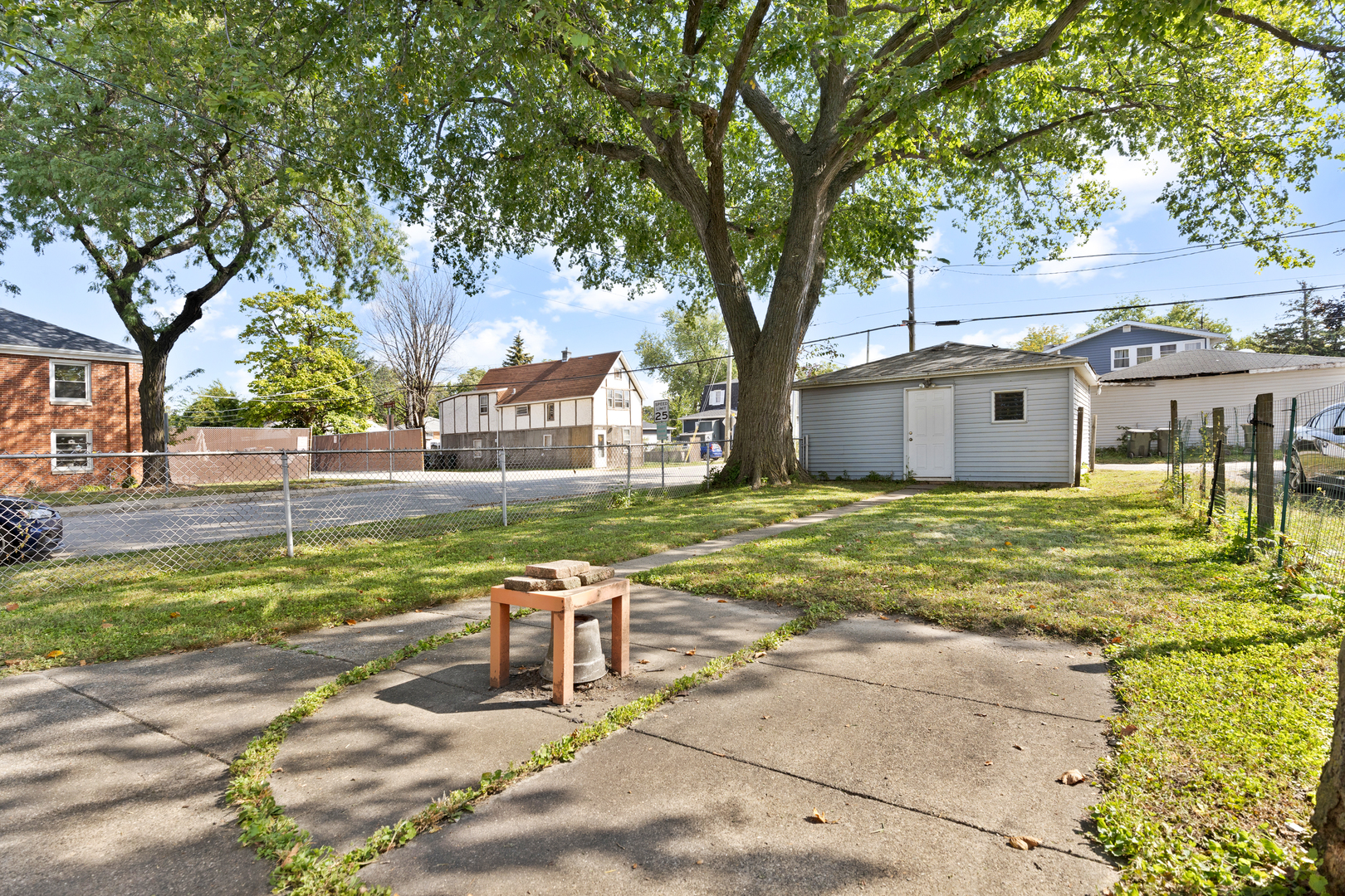 4601 Eberly Avenue Brookfield, IL 60513 - Photo 18 of 22 a house view with a sitting space