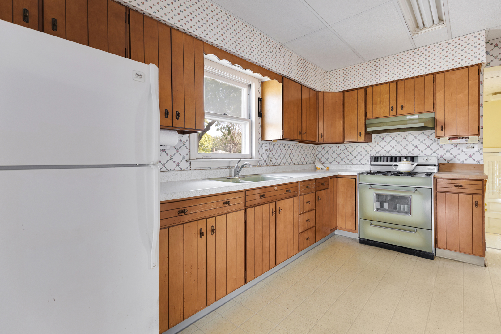 4601 Eberly Avenue Brookfield, IL 60513 - Photo 7 of 22 a kitchen with granite countertop cabinets stainless steel appliances and sink