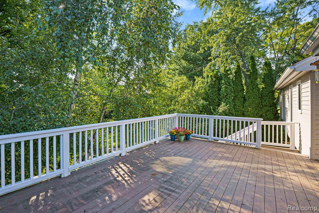 845 Hemingway Road Lake Orion, MI 48362 - Photo 23 of 27
