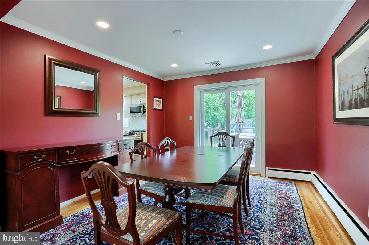 410 Gordon Road Ambler, PA 19002 - Photo 10 of 35 Dining Room with Access Deck