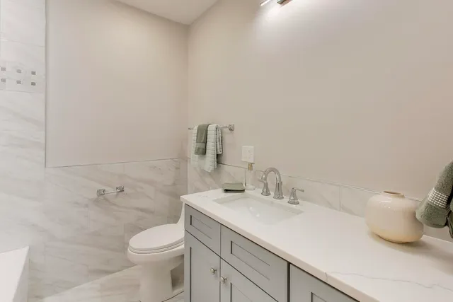 $625,000 | 4240 North McVicker Avenue, Chicago, IL 60634