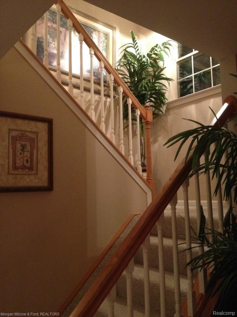 3217 Mann Road Waterford, MI 48329 - Photo 17 of 32 18 Stairs to Upper Level.jpg