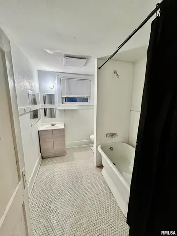 $69,000 | 401 West Elliott Avenue, Springfield, IL 62702