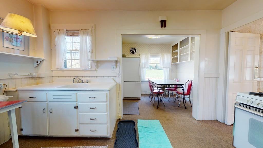 98 Stoneleigh Road Watertown, MA 02472 - Photo 16 of 36 Gallery Image 16