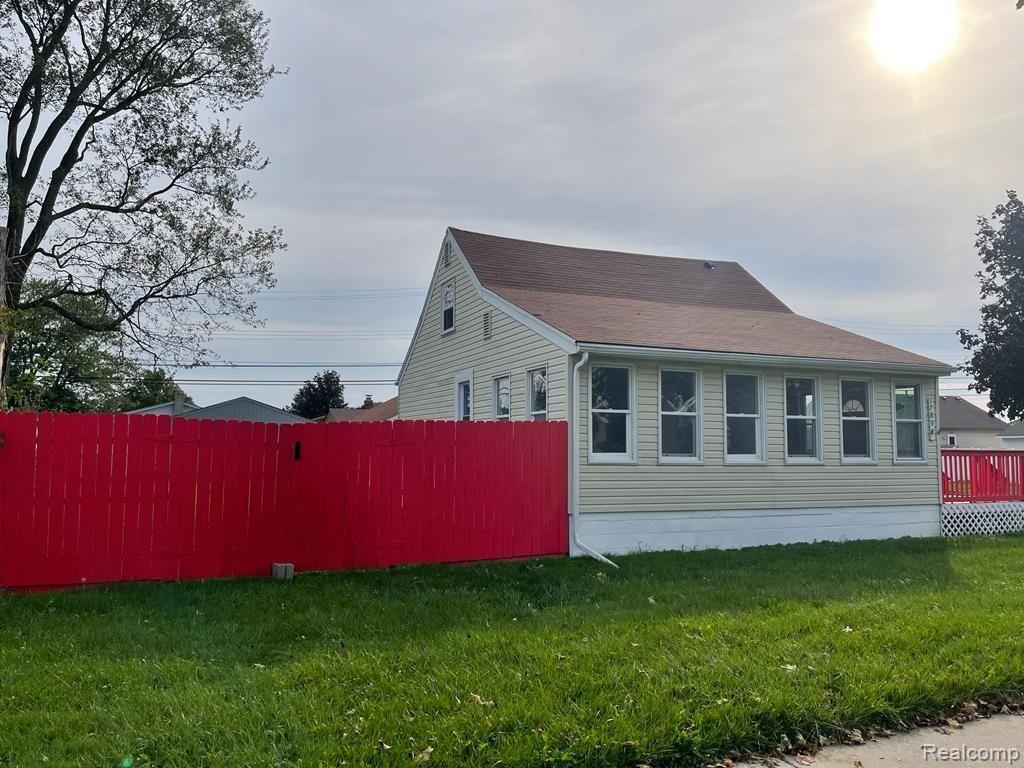 17898 Common Road Roseville, MI 48066 - Photo 8 of 58 8.jpeg