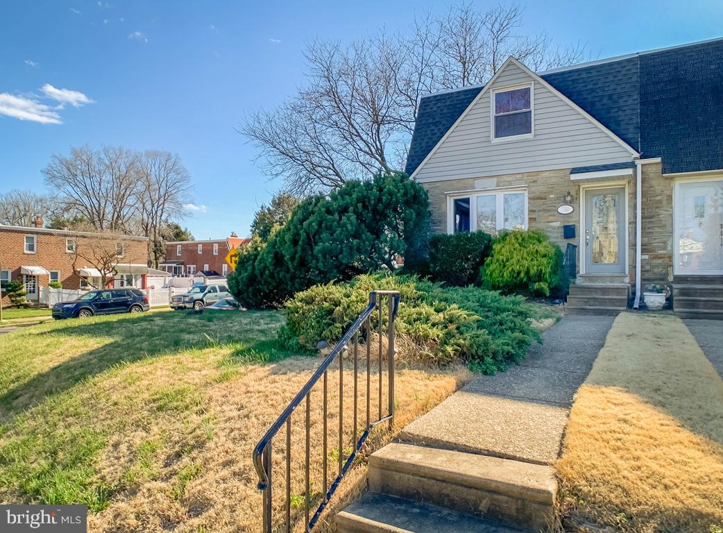 730 Marchman Road Philadelphia, PA 19115 - Photo 3 of 41