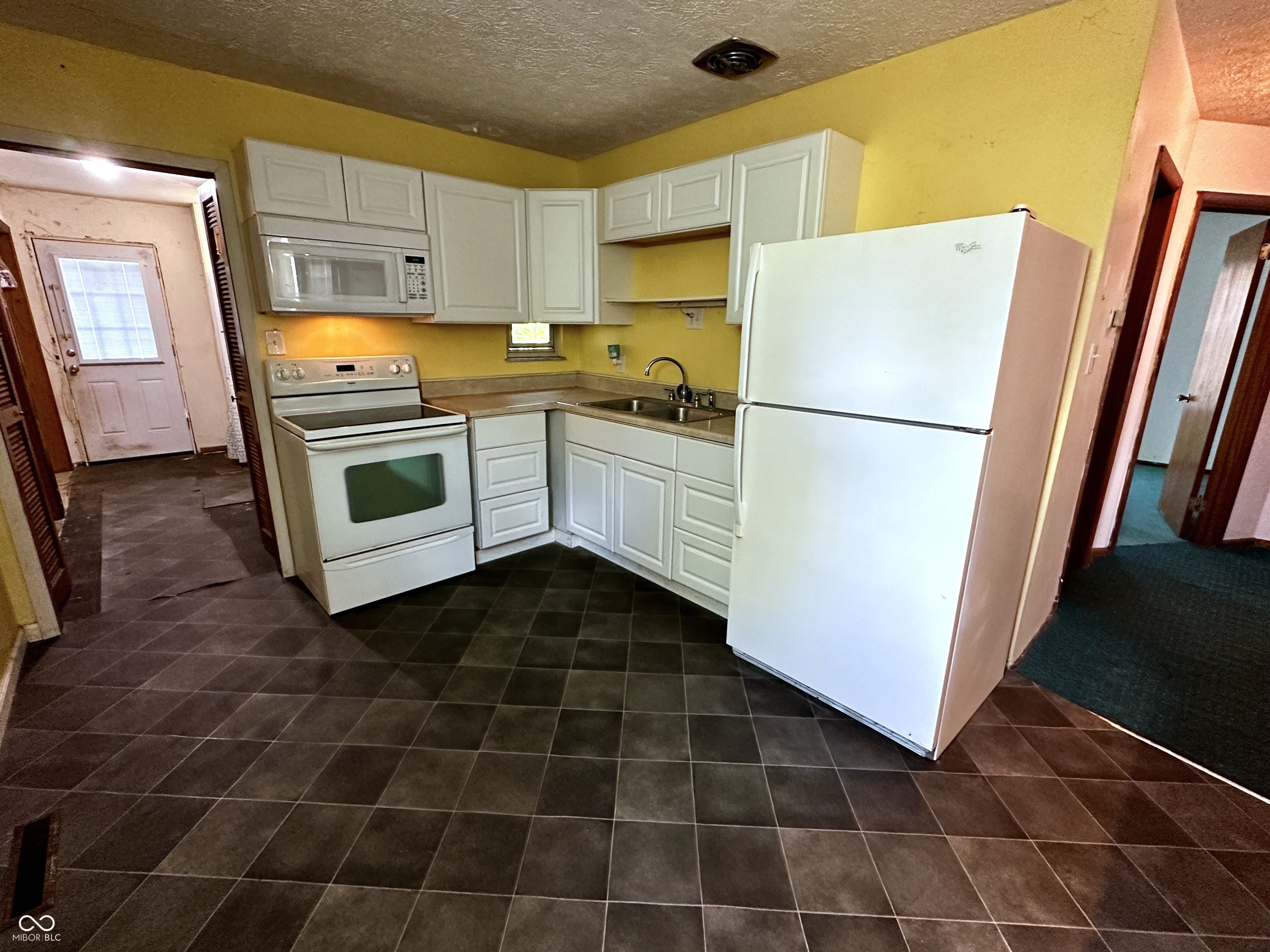 336 South Edgehill Road Indianapolis, IN 46241 - Photo 6 of 23
