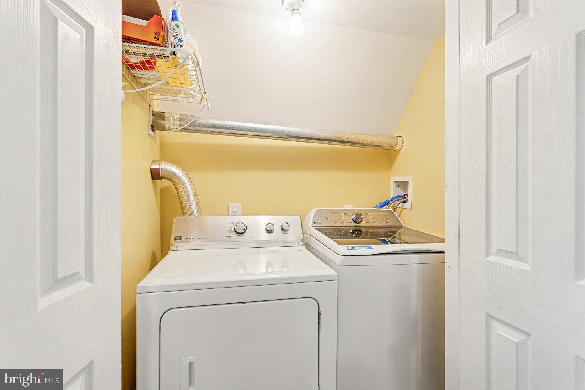 8656 Oak Road Baltimore, MD 21234 - Photo 22 of 30 a utility room with dryer and washer
