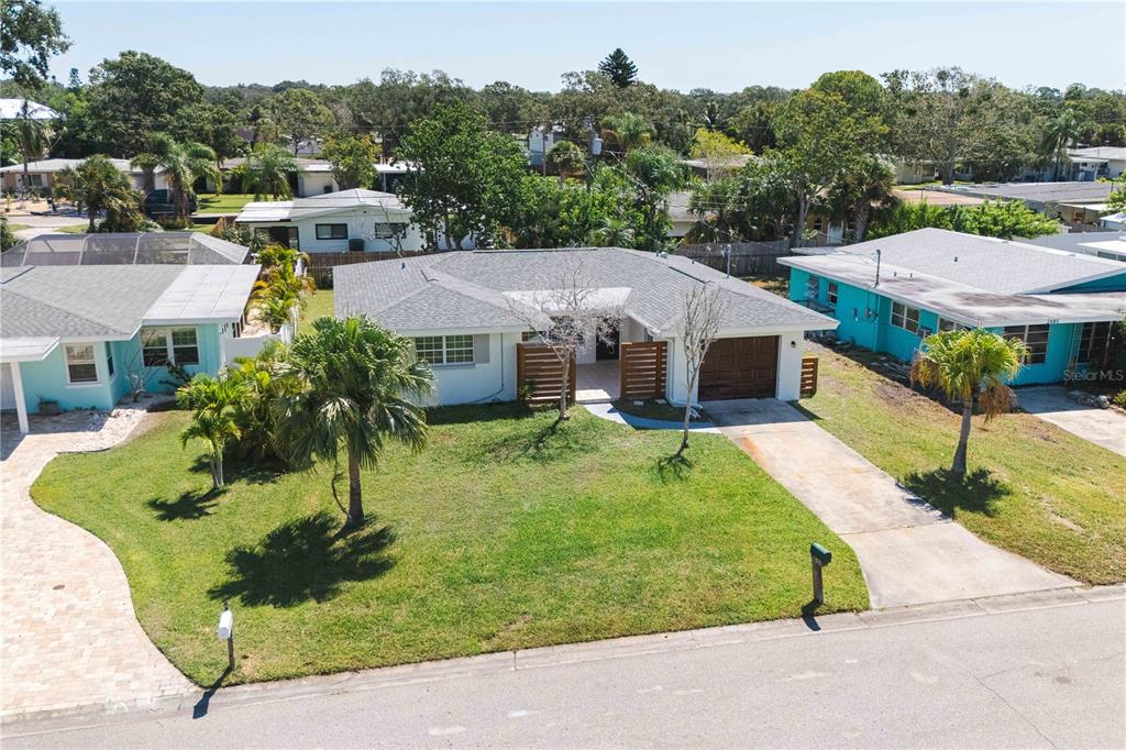 2491 Coronado Way Dunedin, FL 34698 - Photo 3 of 32