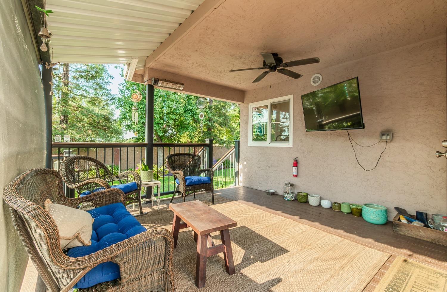 1323 Oak Avenue Clovis, CA 93611 - Photo 27 of 42 a living room with patio furniture and a flat screen tv
