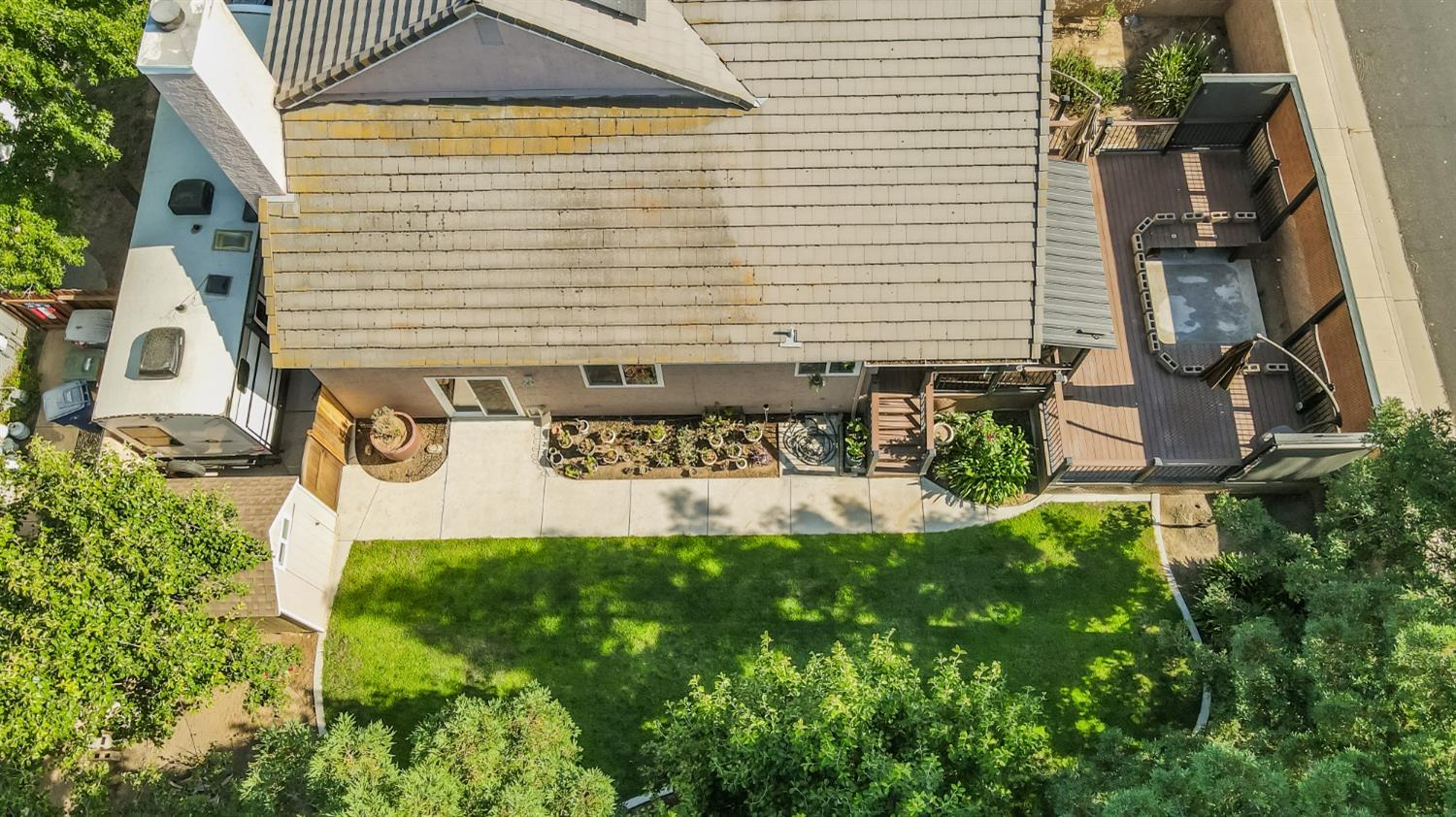 1323 Oak Avenue Clovis, CA 93611 - Photo 37 of 42 a view of a back yard of the house